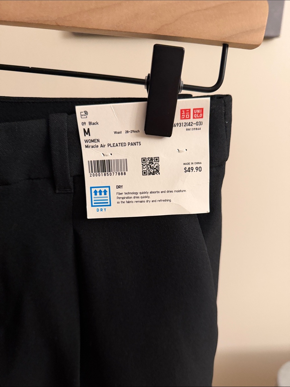 Uniqlo Black Women’s Pleated Dress Pants